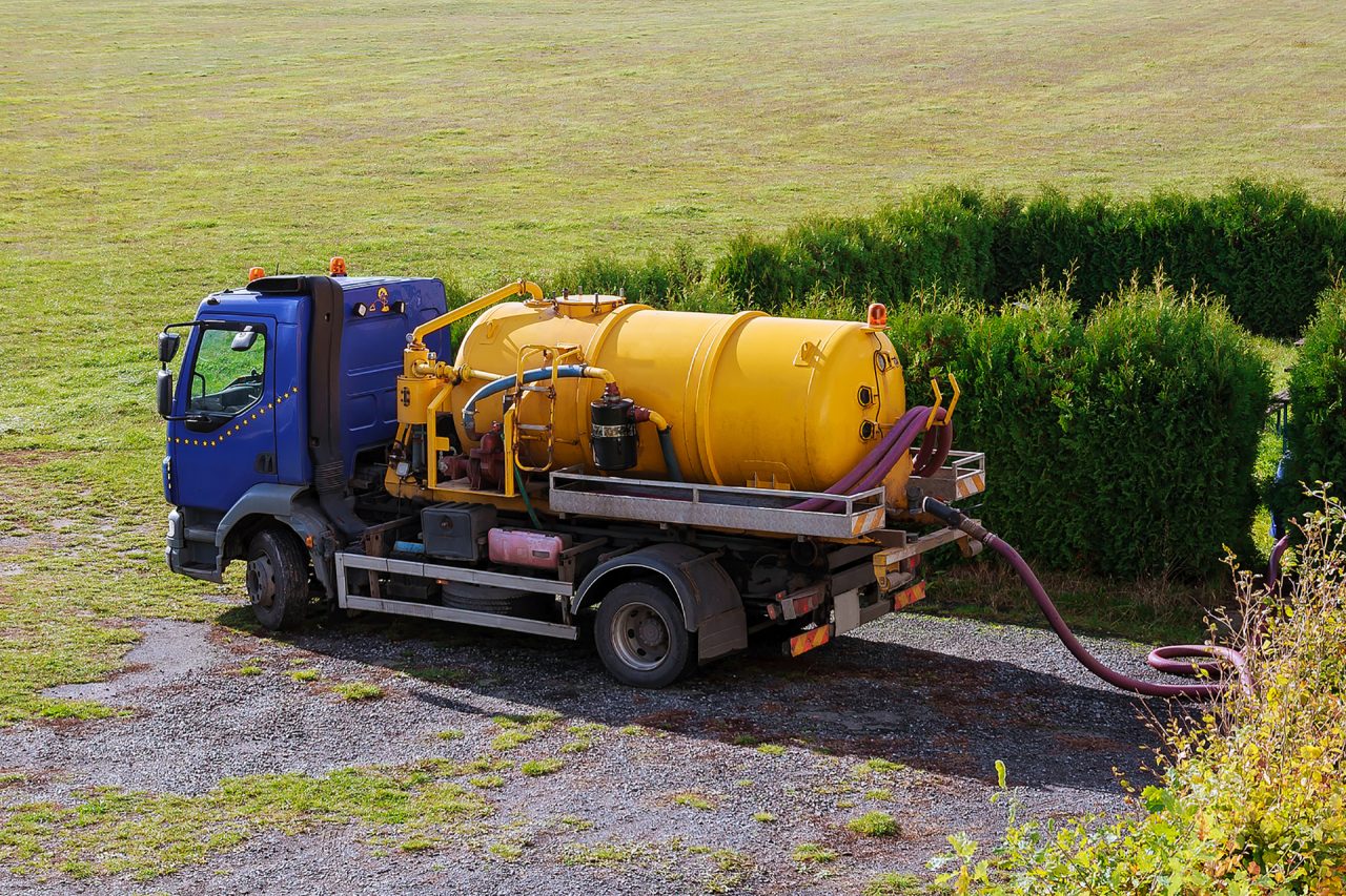 Ways-to-Pump-Your-Septic-Tank-1280x853.jpg